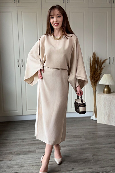 Dilay Gökoğlu Butik Κομψό μάξι φόρεμα εκρού με μανίκια νυχτερίδα και δέσιμο σ...