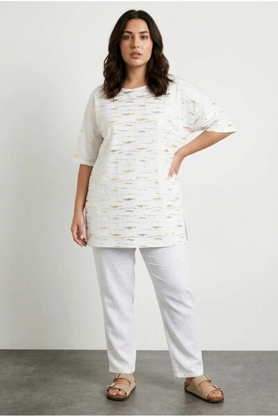 Stil Diva Бавовняна футболка великих розмірів з короткими рукавами та розрізо...