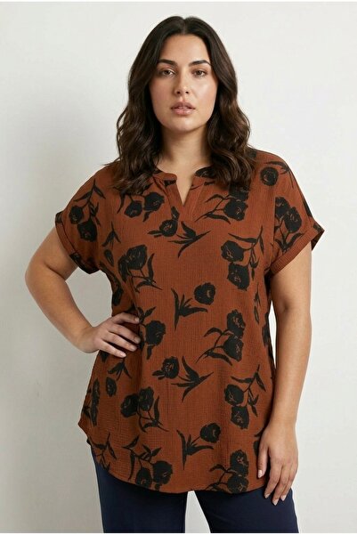 Stil Diva Футболка з лайкрою, квітковим принтом та V-подібним вирізом, коротк...