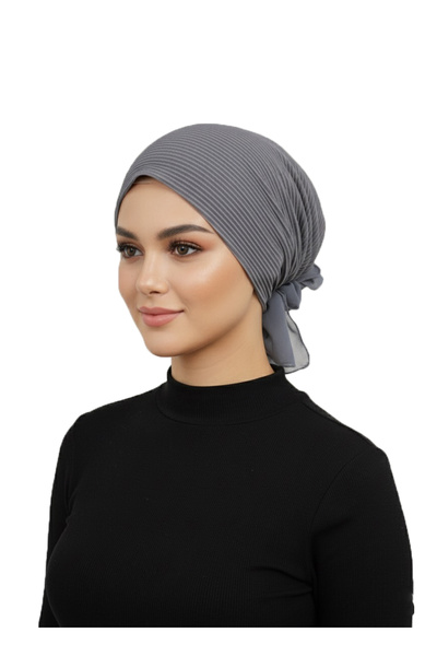 elysianfidan حجاب فاخر مطوي بلون رمادي داكن مع تفاصيل زهور من الشيفون على الظ...