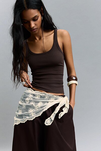 Bershka İşlemeli üçgen fular