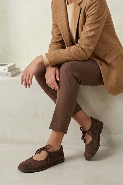 Stilbagshoes حذاء نسائي من JERRİ KÜT BURUN مزود برباط عند الكاحل، موديل BA حذ...