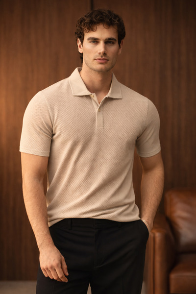 Valiberta تي شيرت رجالي ناعم ورفيع من إيفينور بنمط منقوش وياقة بولو وأزرار - بني