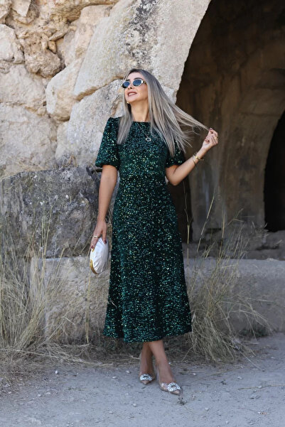 bytugcekaya فستان بأكمام بالون باللون الأخضر الزمردي مزين بالترتر