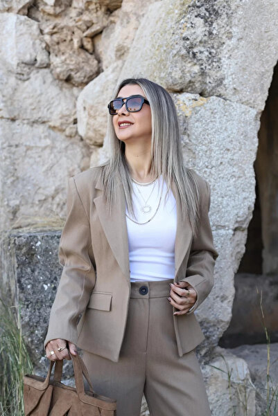 bytugcekaya سترة بليزر بتفصيل ذراع من الخصر بلون الجمل