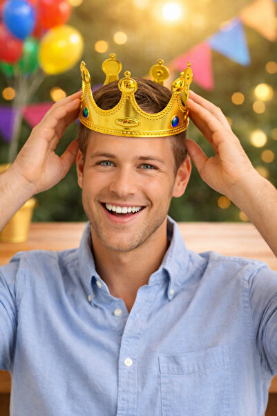 PARTİPORT تاج الملك للبالغين باللون الذهبي مع حجر كريم، إكسسوار تاج لحفلات أع...