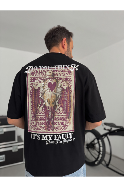 BYBASICMAN Tricou negru Think cu imprimeu în relief pe spate, supradimensiona...