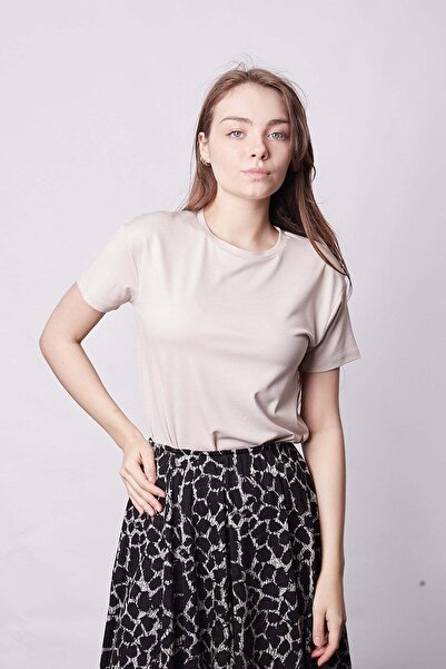 Jument Γυναικεία μπλούζα με λαιμόκοψη O-λαιμόκοψη, χωρίς ζάρες, κομψή κοντομά...