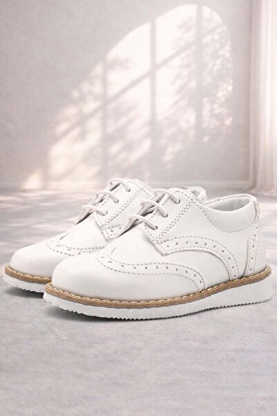 Rakerplus حذاء كلاسيكي للأطفال الأولاد مصنوع من الجلد الكريمي اللامع