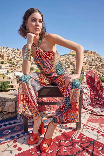 red womans Αλέριας Κλόσετ Σατέν Ολόσωμη Φόρμα με Έθνικ Σχέδια