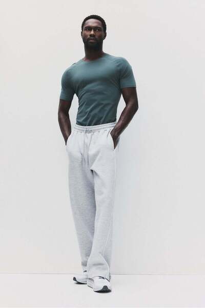 H&M Muscle Fit Sports T-shirt with DryMove™