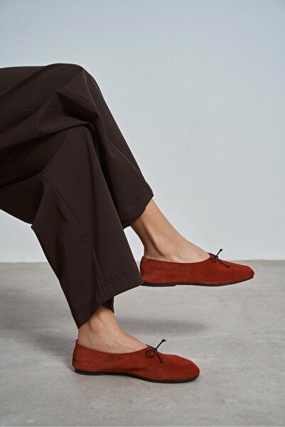 NİŞANTAŞI SHOES حذاء رينا كيريت نسائي من الجلد الطبيعي بتفاصيل فيونكة ونعل مسطح