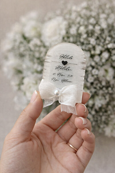 Defne 20 adet oval şeffaf Pleksi üstü kişiye özel şeffaf etiketle yazılı. Söz...