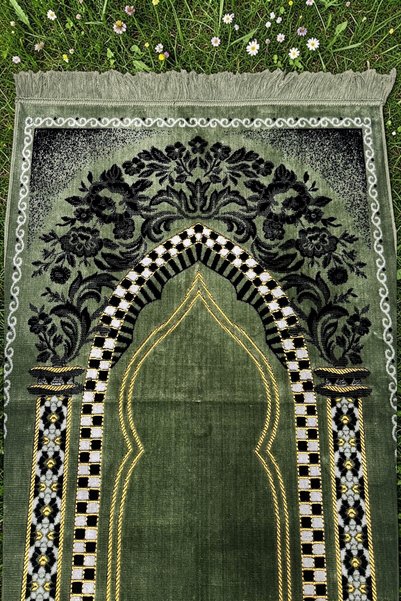 RAVZA HOME Altar Patterned Velvet Prayer Mat