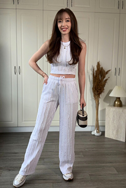 Dilay Gökoğlu Butik Σετ παντελονιών με βολάν και λευκό τοπ με λαιμόκοψη
