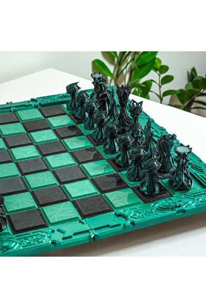 ZupZup Premium Chess Set 'Royal Emerald', Prismatic Finish with Geometric Ref...