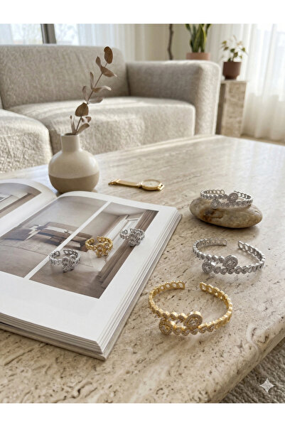 Generic "Aura" Royal Collection: Elegant Geometric Design Zirconia-Studded Op...