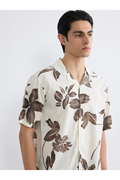 LC Waikiki قميص LCW Vision Brown Resort ذو ياقة مزينة بالزهور للرجال