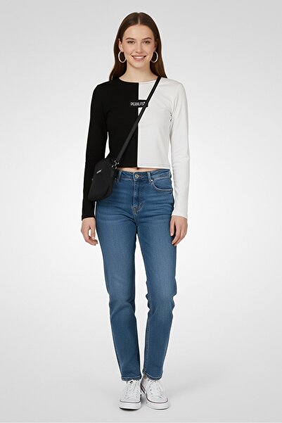 Undiz x Peanuts Women Crew Neck Brand Logo Long Sleeve T-Shirt, Multicolor