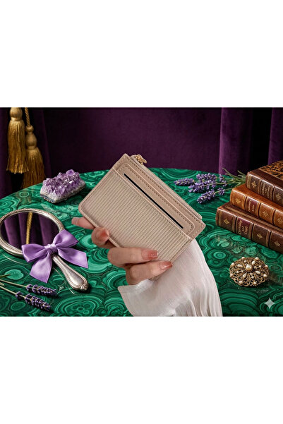 shop محفظة نسائية وحامل بطاقات من الجلد البيج - تصميم أنيق وبسيط