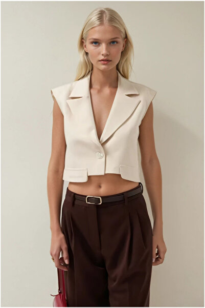 All About Her Bej Düğmeli Zarif Crop Yelek