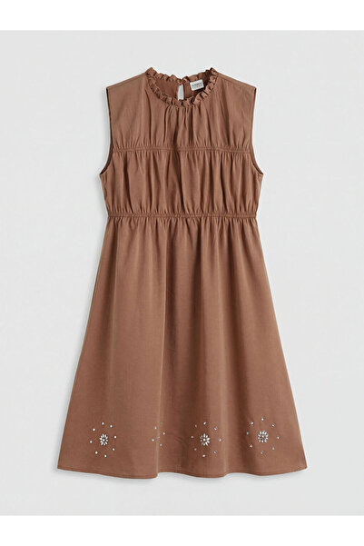 LC Waikiki Καφέ φόρεμα για κορίτσια από γκαμπαρντίνα με βολάν στο λαιμό και σ...