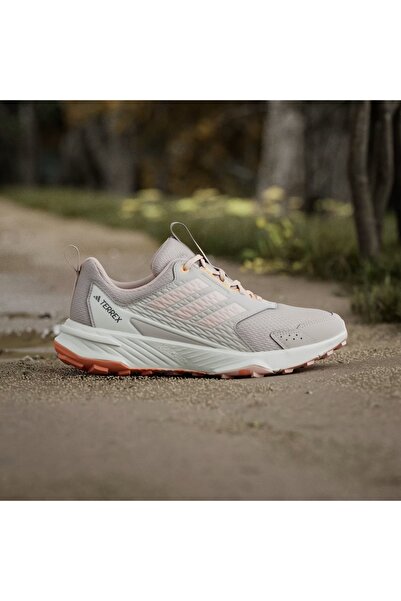 adidas حذاء الجري تيريكس تريسفايندر 2 للنساء JR9141