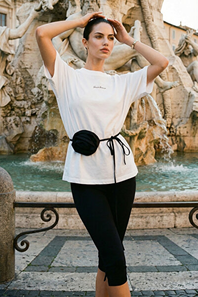 Amia&Co. Εκρού Oversize Γυναικείο T-Shirt με λαιμόκοψη ποδηλάτου, βασικό τύπω...