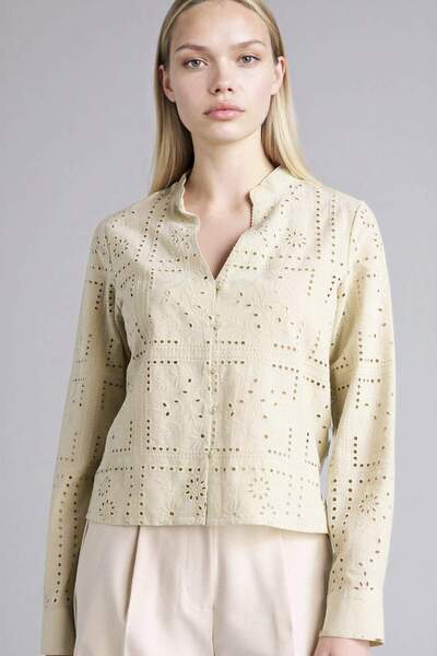 DeFacto Cămașă cu mânecă lungă, croială normală, cu guler tip crew și broderi...