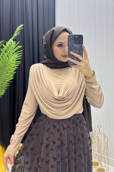 Tesettür Diyarı Γυναικεία υφασμάτινη μπλούζα με γιακά Degaje - Μπεζ