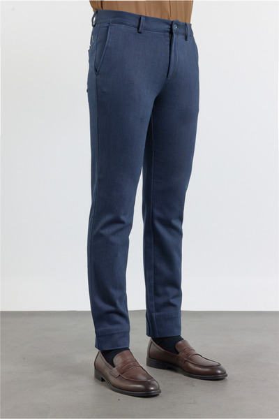 İmza بنطلون تشينو قطني بجيوب جانبية باللون الأزرق الداكن، مريح وعملي 1003255169