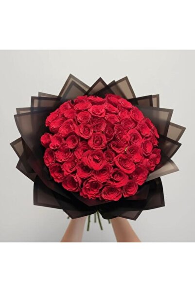 Crescent Flowers باقة من 50 وردة حمراء