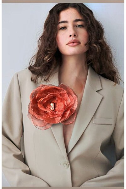 zamansız takı gül broş