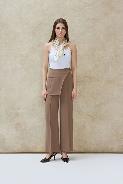 Birgül Bektaş Pantaloni Mink Lumi cu detaliu de închidere cu nasturi