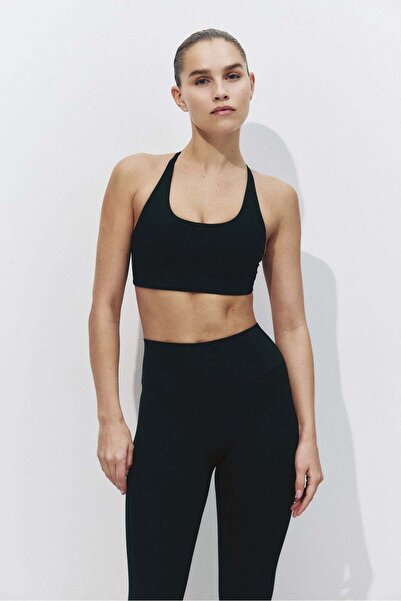 H&M Medium Support Sports bra with SculptMove™,