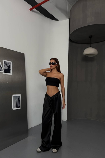 Love Fab Ασύμμετρη λωρίδα στη μέση με λεπτομέρεια από σατέν, βασική φόρμα