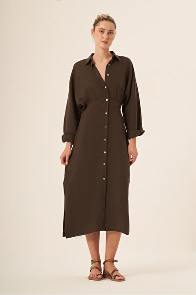 Whitefin فستان جالاتيا من الكتان باللون البني