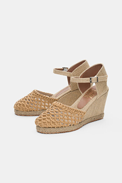 selin shoes حذاء كالوريز نسائي بكعب عالٍ وحزام قابل للتعديل عند الكاحل وتفاصي...