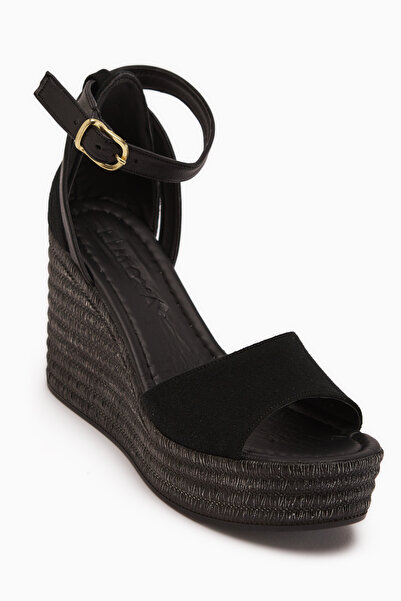 Limoya صندل نسائي من موني بكعب عريض وحزام للكاحل مصنوع من الجلد السويدي الأسود