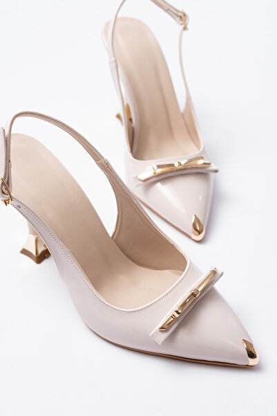 miss fırat ΓΥΝΑΙΚΕΙΑ ΠΑΠΟΥΤΣΙΑ ΜΕ ΤΑΚΟΥΝΙ ΜΕ ΧΡΥΣΑ ΔΙΑΚΟΣΜΗΤΙΚΑ ΣΤΟ ΜΥΔΙΑ ΤΗΣ...