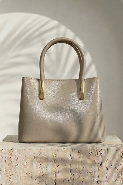 InStyle حقيبة يد وكتف نسائية بتفاصيل ذهبية باللون البيج