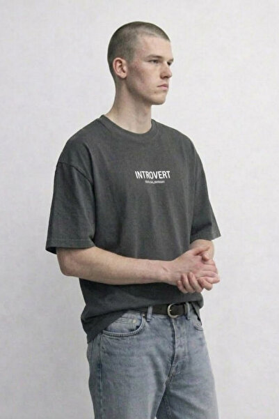 MATERIAL Ανδρικό μπλουζάκι INTROVERT με στάμπα κειμένου, oversized, καπνιστό