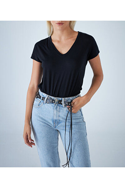 NEW JOURNAL Γυναικείο μαύρο μπλουζάκι με λαιμόκοψη V APP1311