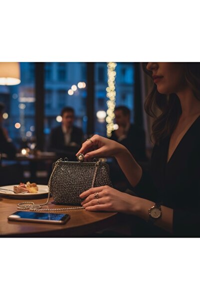 Store Handmade Women's Strap Bag