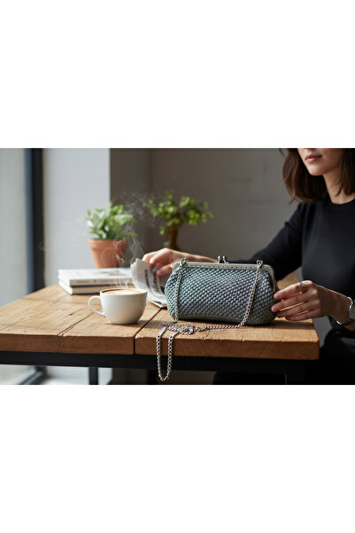 Store Handmade Women's Strap Bag