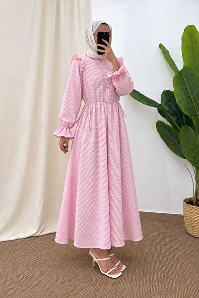 Tesettür Diyarı Fırfır Detaylı Çizgili Gofre Kumaş Tesettür Elbise- Pembe