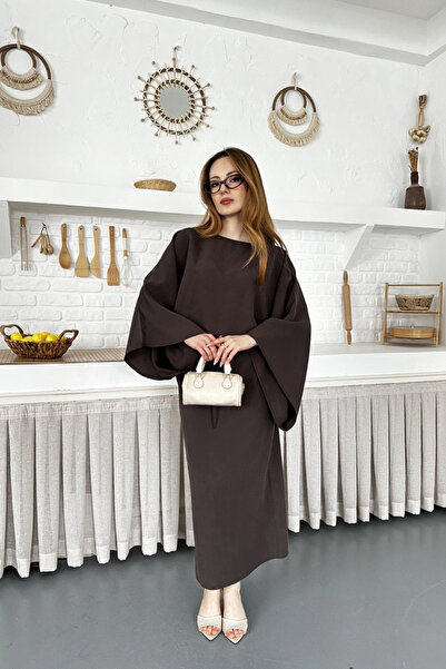 MOZENA فستان من قماش المودال مع ربطة خصر وشق خلفي على الطراز الإسباني