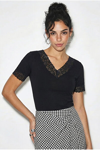 Bianco Lucci Γυναικεία μπλούζα με λεπτομέρεια από δαντέλα και λαιμόκοψη V, απ...