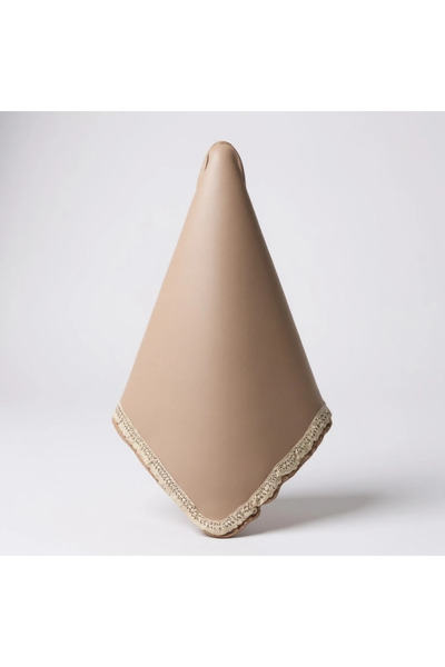 The Nest Kids بطانية أطفال من فرو المنك العضوي بتفاصيل دانتيل من Lace Nest