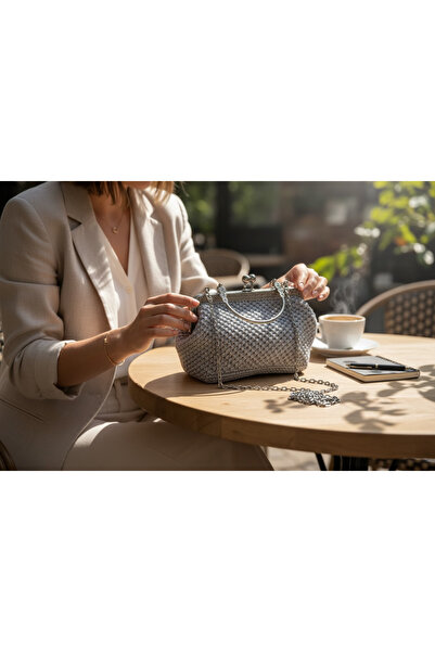 Store Handmade Women's Strap Bag